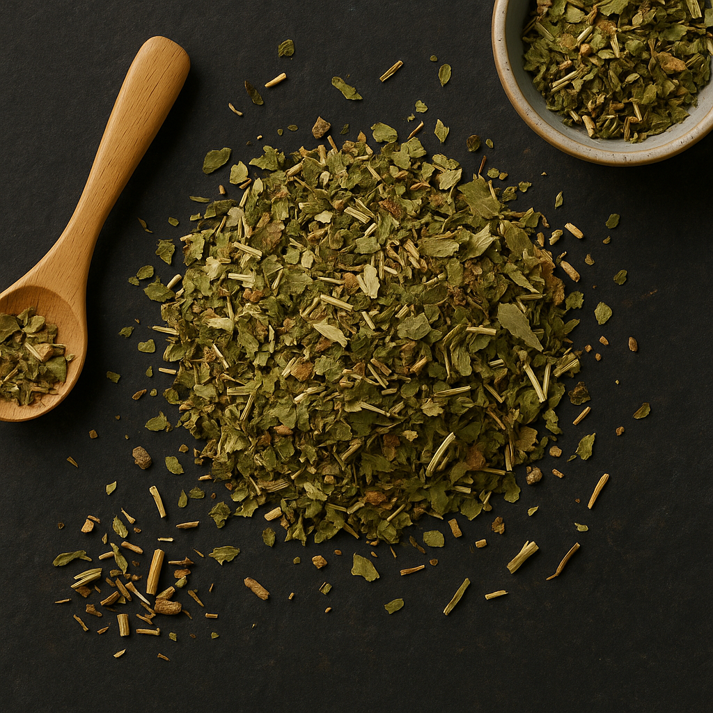 “Zen Nights kruidenthee: gedroogde kruidenblend met houten lepel en kom”